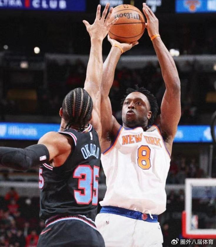 世界杯app下载-布伦森19+5+9唐斯两双，吉迪梦游拖后腿，尼克斯送公牛9连败|卡尔-安东尼-唐斯|尼古拉-武切维奇|科比-布莱恩特|纽约尼克斯队|芝加哥公牛队_新浪体育_新浪新闻