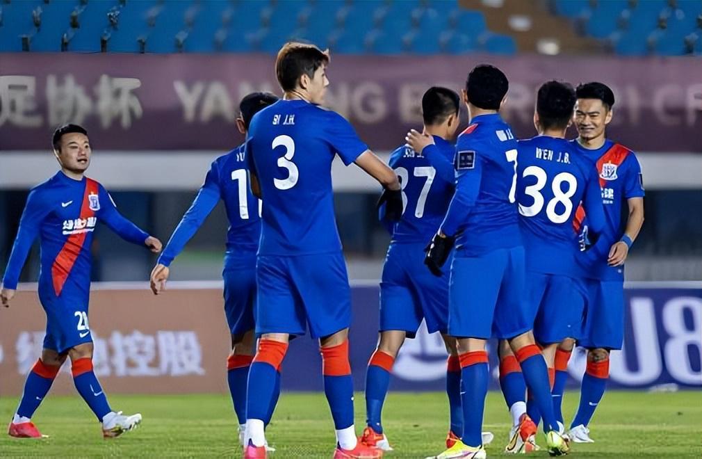 世界杯手机观看-杨帅为何刚来申花就坐稳主力中卫，热身赛接连出战，原因找到了