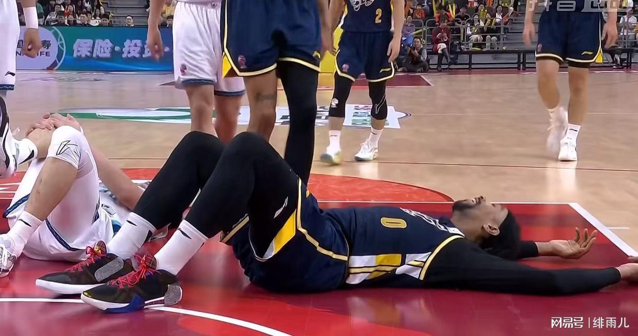 世界杯直播平台-广东队最新消息！杜锋保不住萨林杰，朱芳雨瞄准两大新内线！